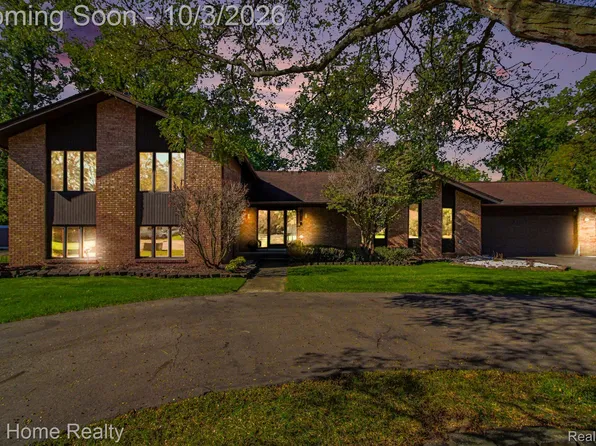 23433 Riverview Dr, Southfield, MI 48034
