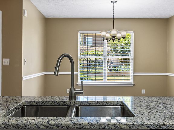 5th image of 78 Creekview Dr
