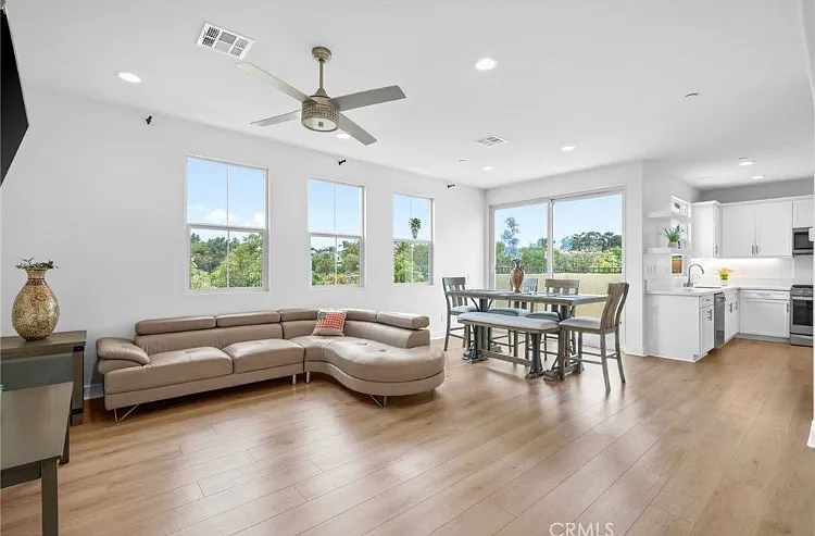 4382 Pacifica Way — Photo 4