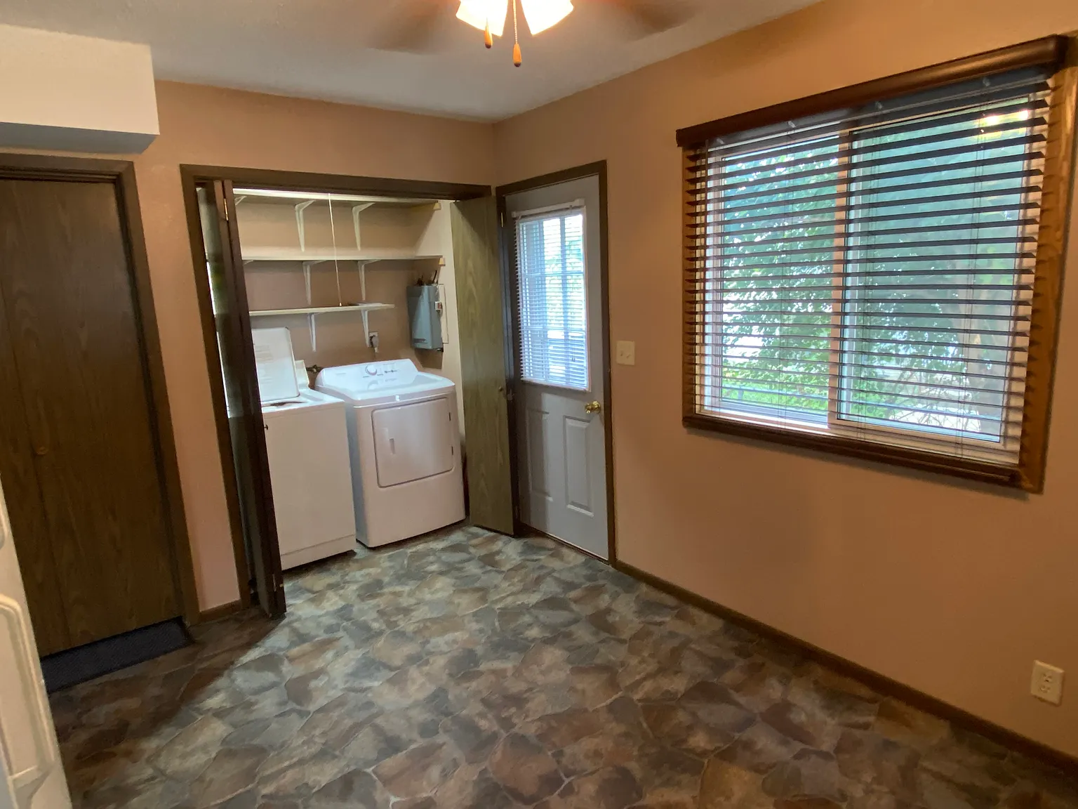 2 bed, 1044 sqft, $995 — Photo 3