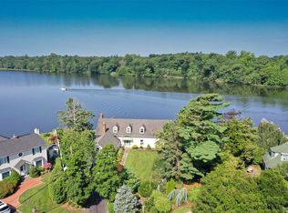 170 Connetquot Dr, Oakdale, NY 11769