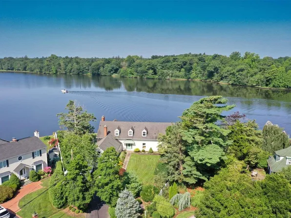 170 Connetquot Drive, Oakdale, NY 11769