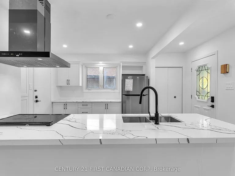 48 Toulon Cres #UPPER — Photo 9