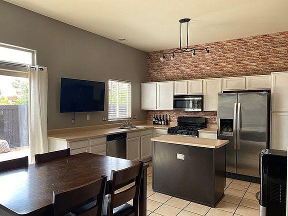 2nd image of 6500 Camino Rojo