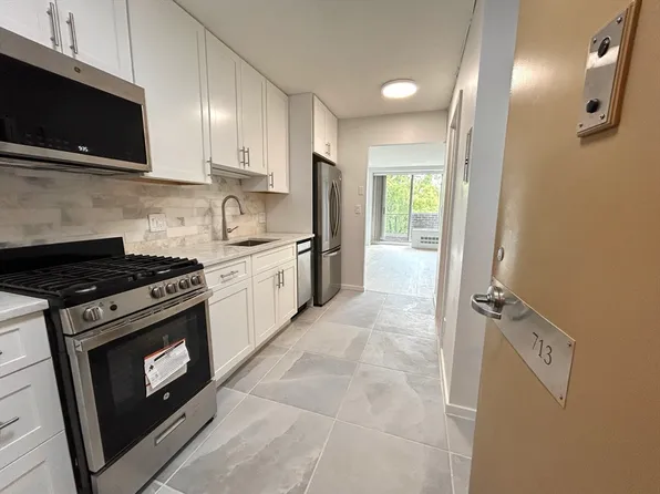 44 Washington St APT 713, Brookline, MA 02445