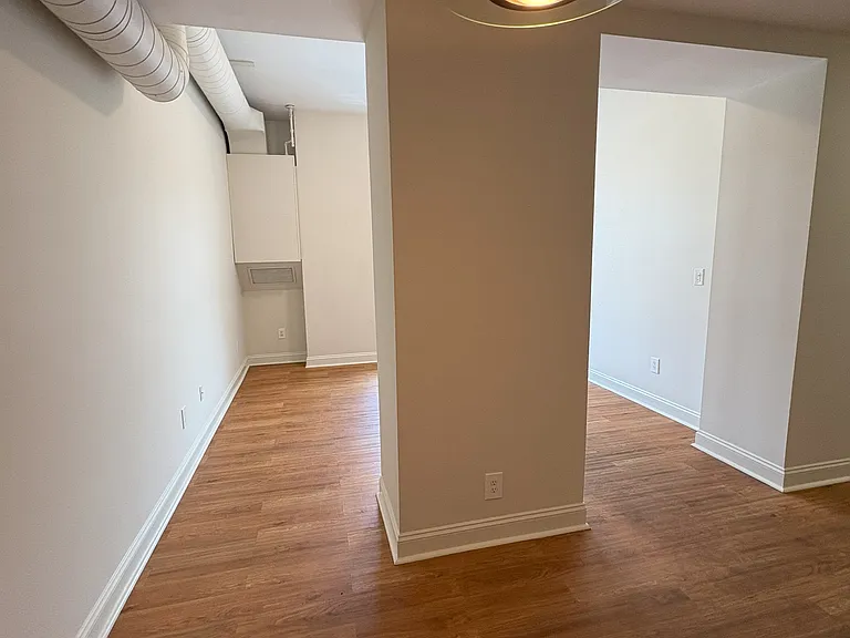 198 College St #2D — Photo 6