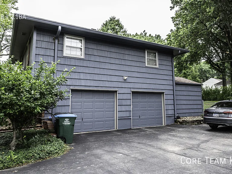 2308 W 104th St — Photo 26