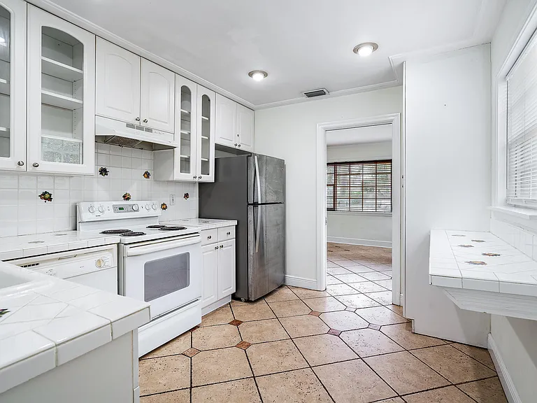 245 Cortez Rd — Photo 15