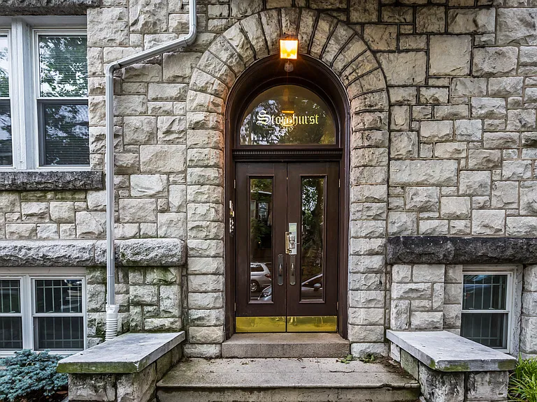 Stonehurst Apartments — Photo 5