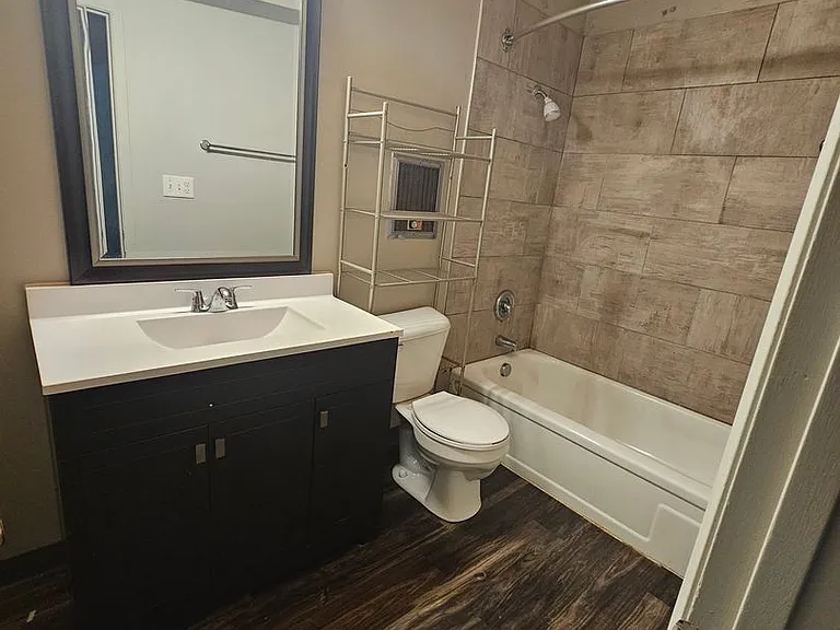 1819 Pershing Ave — Photo 5