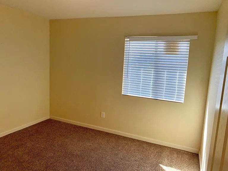 3328 N Marks Ave — Photo 10
