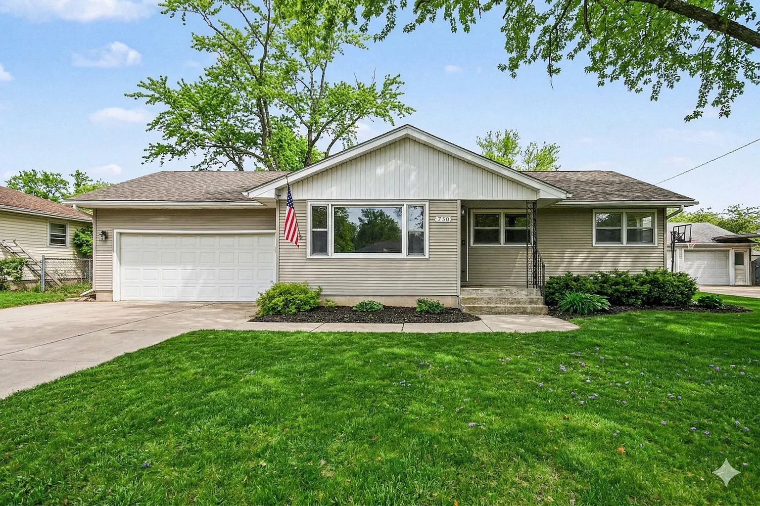 750 Duncan Dr photo 1