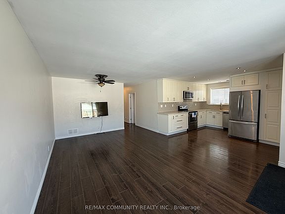 3rd image of 47 Davis Rd