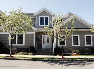 38 Tides Ln, Staten Island, NY