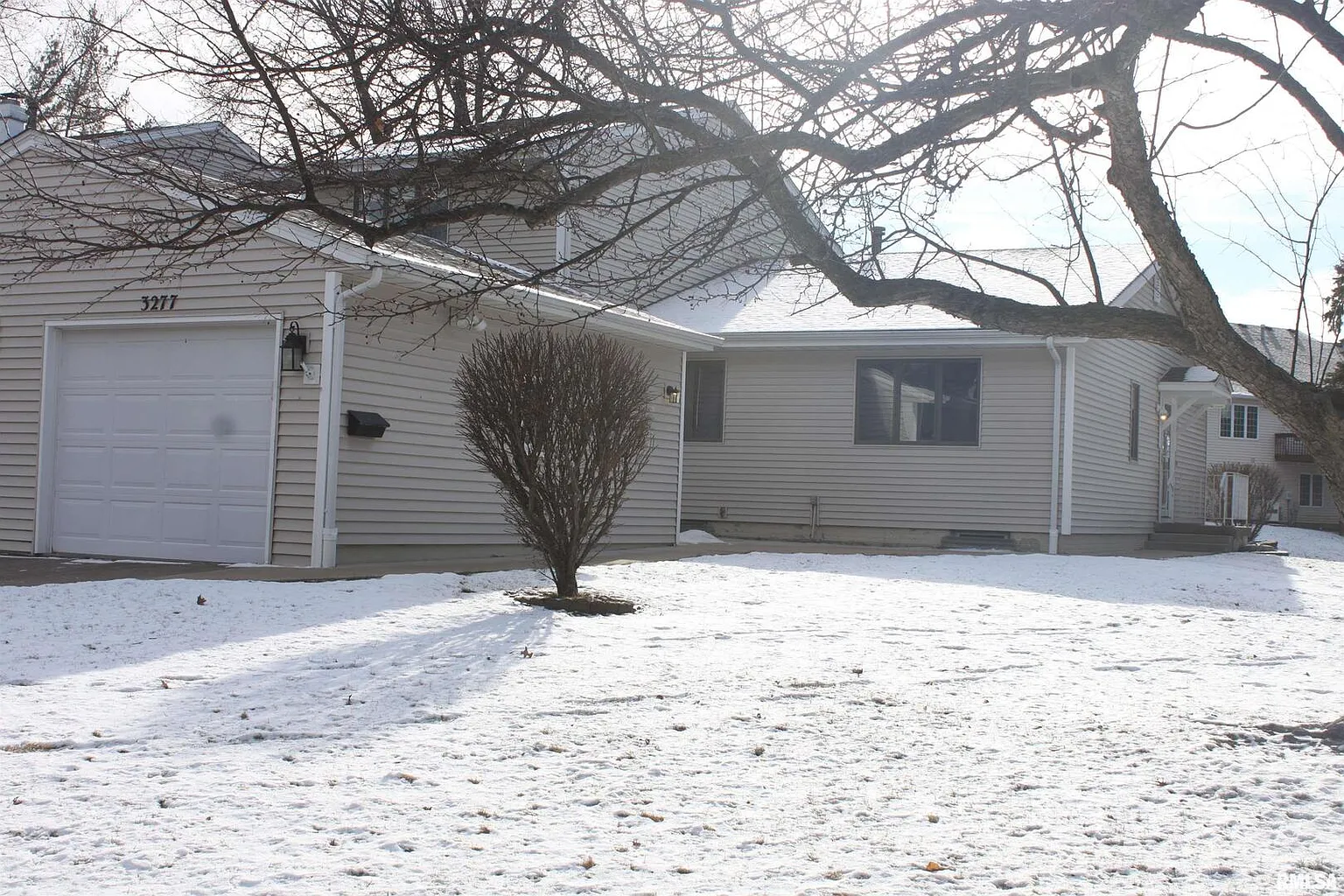 3277 Johnathan Ave photo 1