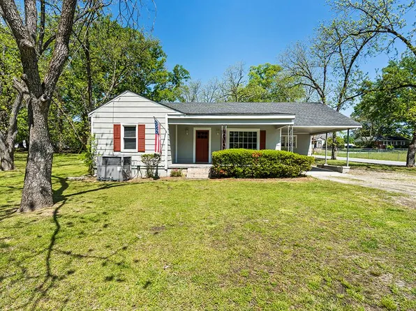 202 Sample Rd, Greenwood, SC 29649