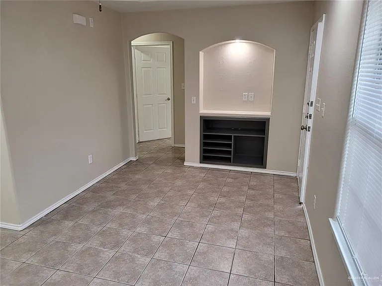 813 W Bronze Dr #4 — Photo 3