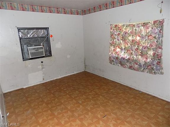 4th image of 4545 Glenwood Ave