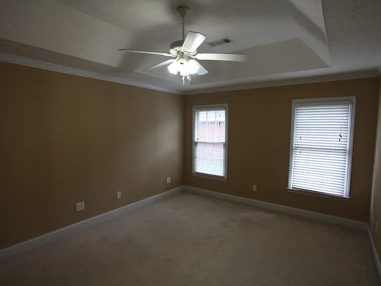 1704 Stone Pointe Dr — Photo 14