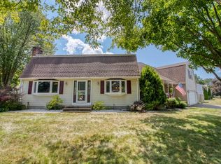 102 White Fox Rd, Feeding Hills, MA 01030