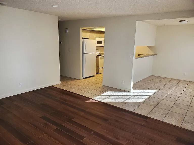 5-1290 Bundy Ct #5 — Photo 4