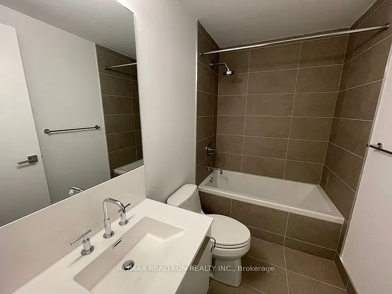 3 Gloucester St #1702 — Photo 11