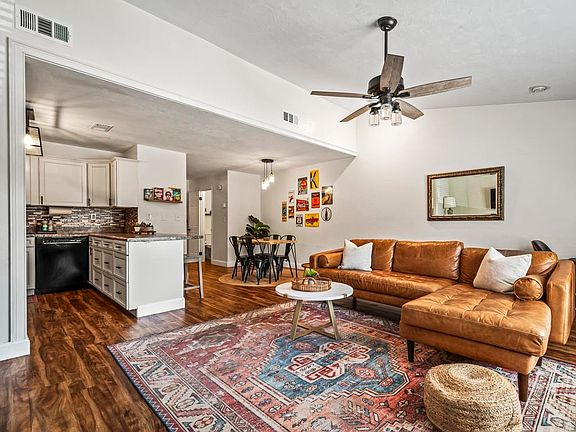 5th image of 104 Boardwalk Ln