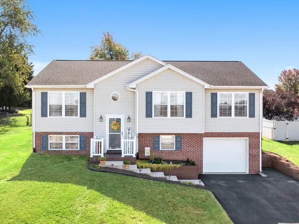 704 Stonewall Cir, Staunton, VA 24401