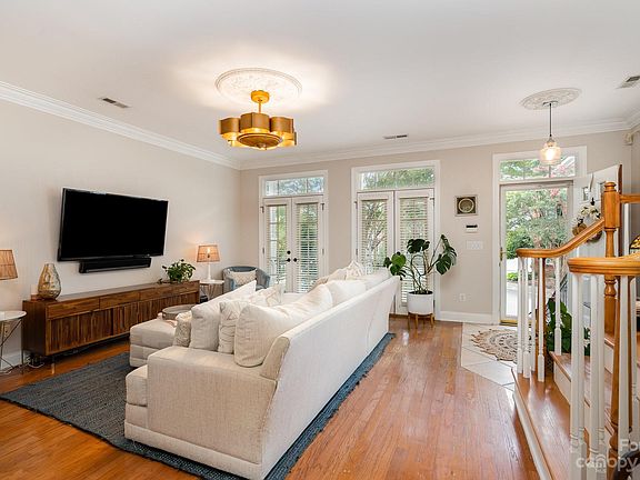 5th image of 9305 Bonnie Briar Cir