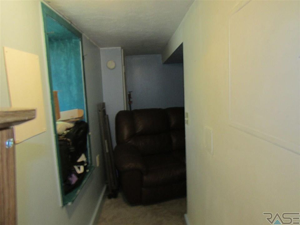 2nd image of 707 W 12th St