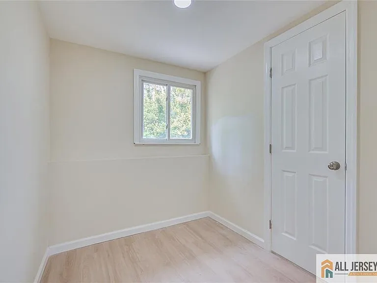 42 Hyde Ave — Photo 20