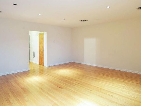 3rd image of 30 W 76th St APT 1