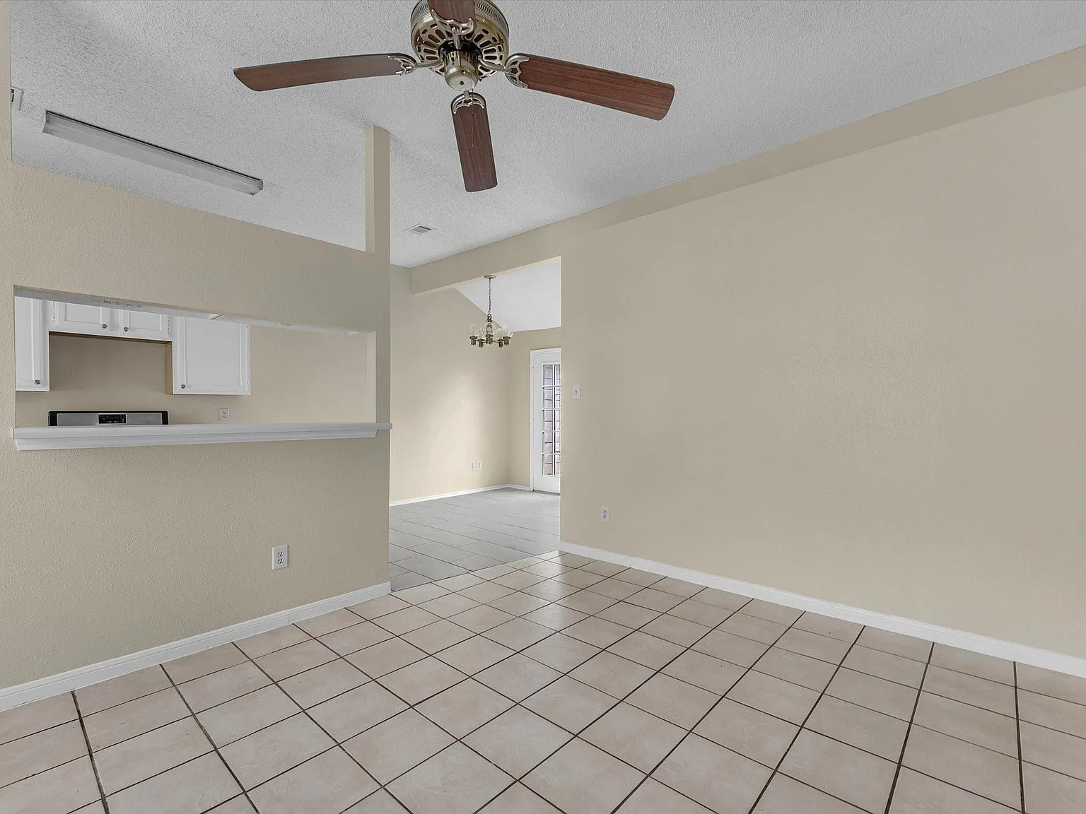 2 bed, 1.0 bath, 927 sqft, $1,450 — Photo 3
