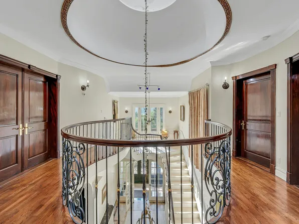 5440 Independence Avenue image 18 of 36