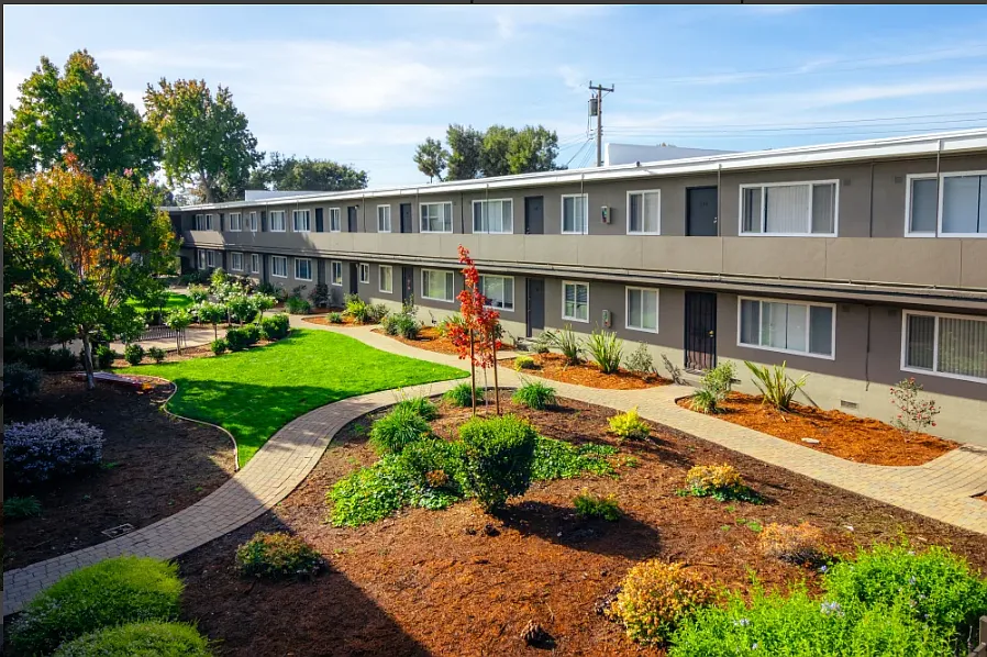 Garden Court Apartments — Photo 4