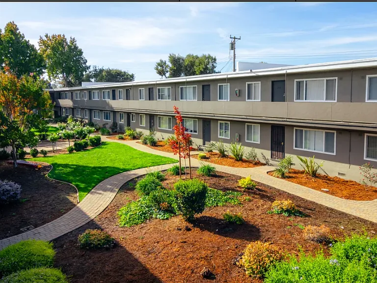 Garden Court Apartments — Photo 4