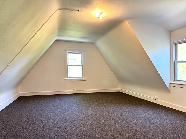 560 Taxter Rd — Photo 21