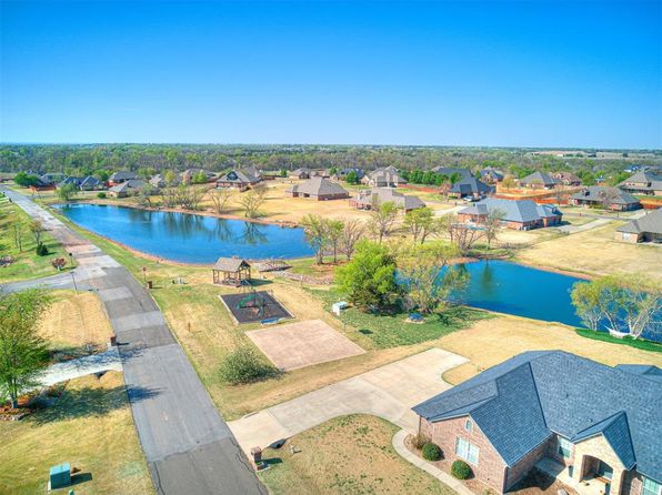 14211 Old Barn Rd, Edmond, OK 73025