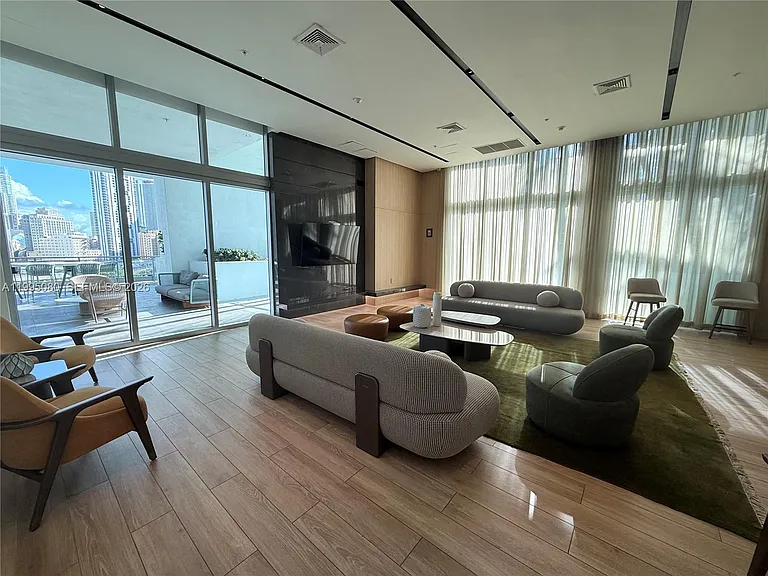90 SW 3rd St #2112 — Photo 27
