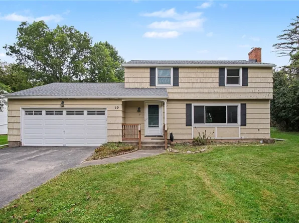19 Crest View Dr, Rochester, NY 14625