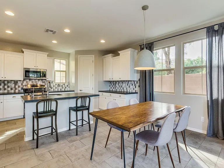 1942 S Sycamore Pl — Photo 6