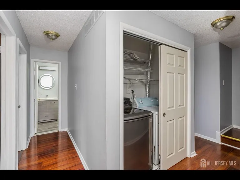 16 Hampshire Dr — Photo 5