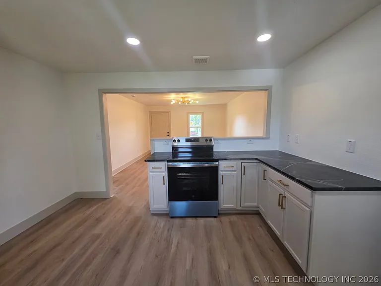 815 N Wilson Ave — Photo 7