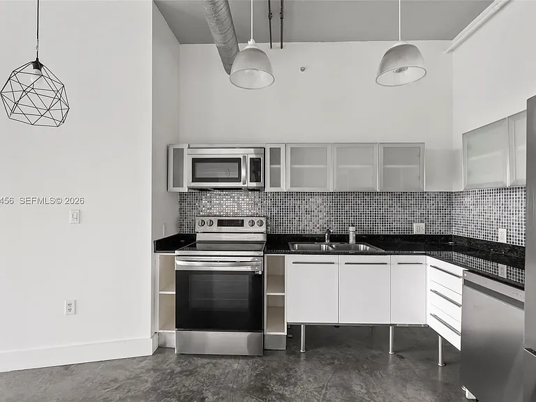 10 SW South River Dr #1006 — Photo 6