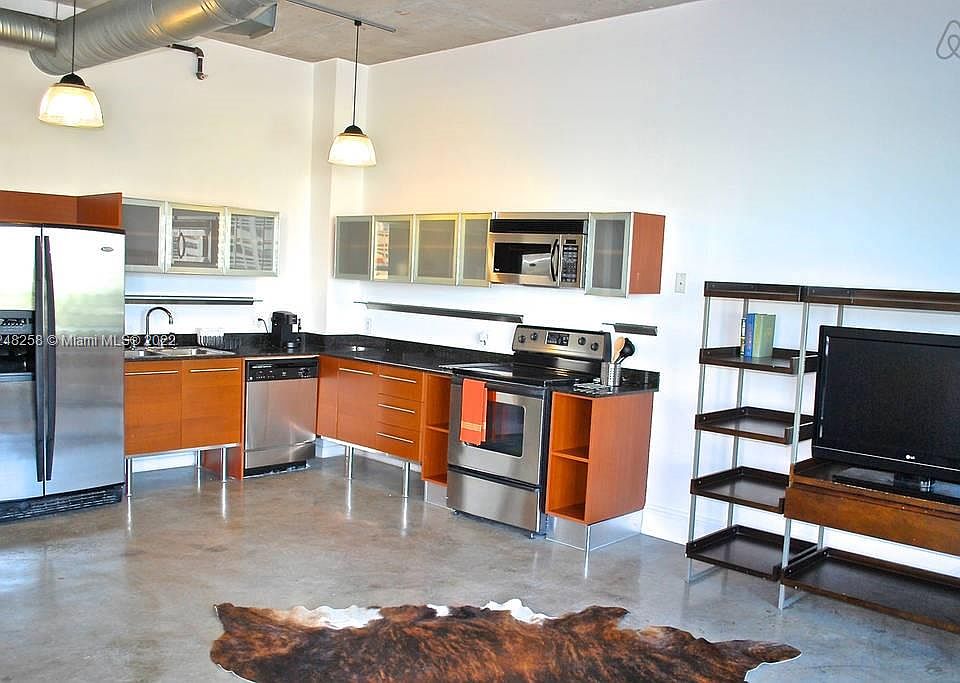 1st image of 10 SW South River Dr APT 810