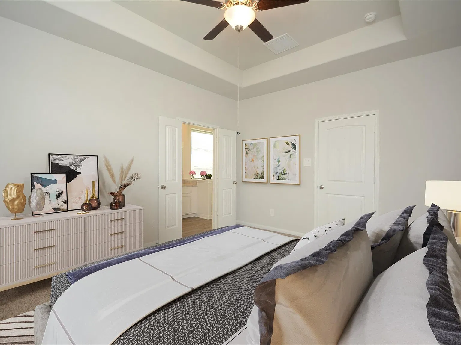 3 bed, 2.0 bath, 1390 sqft, $1,700 — Photo 2