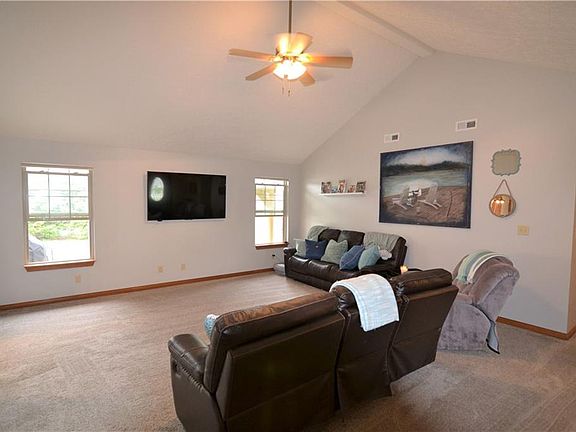 3rd image of 1566 Temple Dr