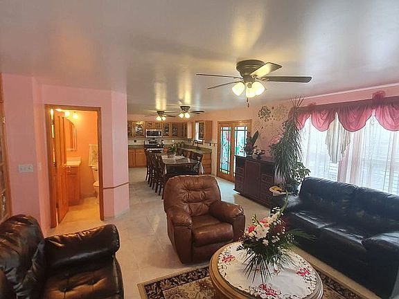 Eat in Kitche and Family Rm