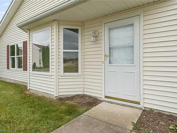 2nd image of 1075 Chaucer Cir