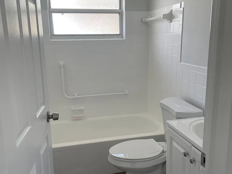 56 S Monroe St — Photo 16